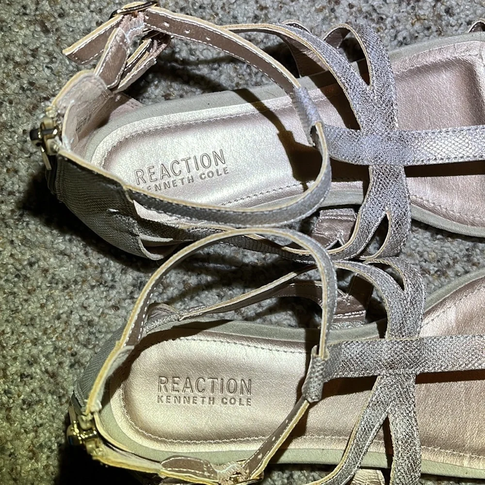 Reaction Kenneth Cole Sandals size 9 Strappy Gladiator Tan and Gold Tone - Picture 4 of 16